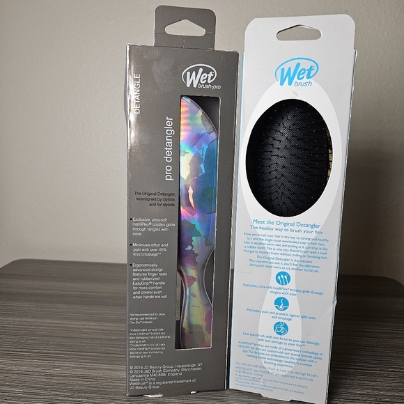 Wet Brush Duo New In Box 1 Holographic Purple + 1 Cheetah - Picture 2 of 2